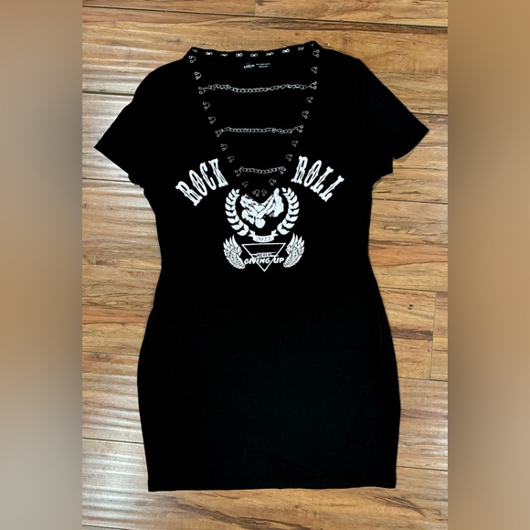 Never Giving Up Chain Dress - Picture 1 of 6